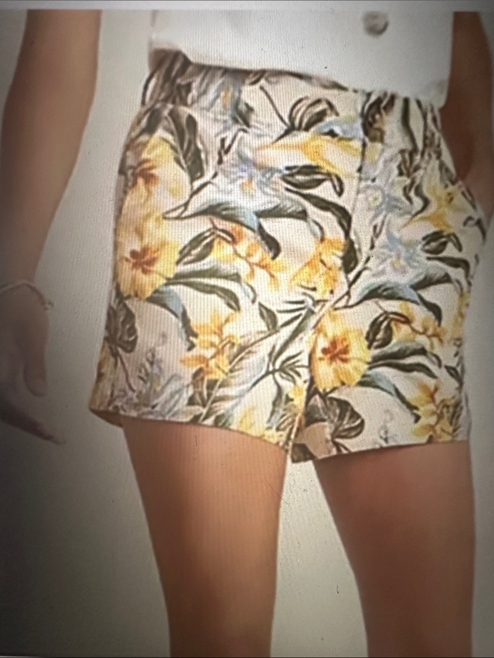Women’s Old Navy “EveryDay”Tropical Print Linen Blend Shorts, size 14